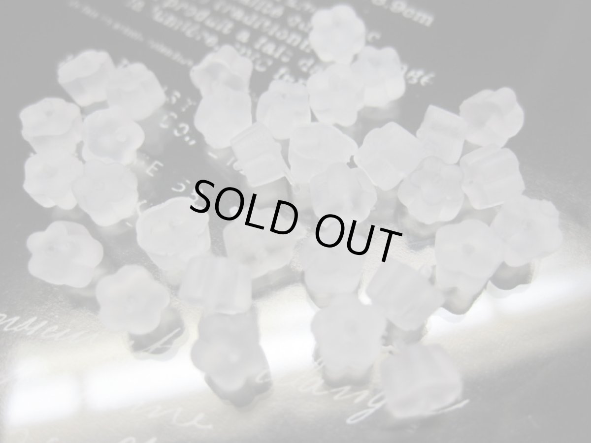 画像2: 樹脂ピアスキャッチ花形100個 (2)