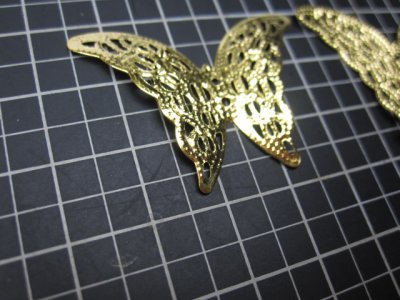 画像2: 蝶の金属片10個